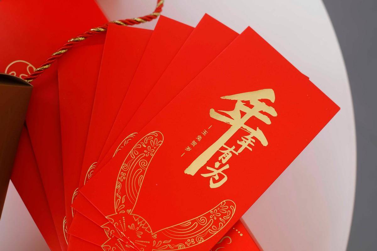 华为牌手机那里的产品
:优质新年礼物！华为Pocket S折叠屏手机小巧时尚凭实力“出圈”！